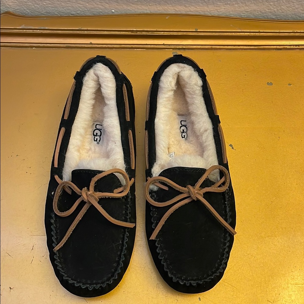 BRAND NEW UGG DAKOTA MOCCASINS!!!